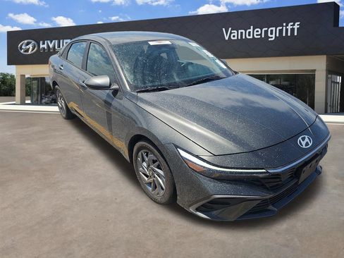 Used 2024 Hyundai Elantra SEL FWD image 9