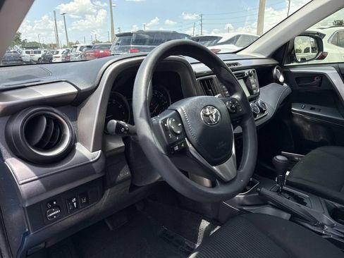 Used 2018 Toyota RAV4 LE FWD image 24