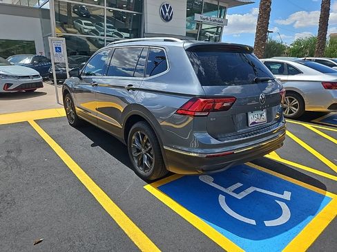 Used 2023 Volkswagen Tiguan SE image 9