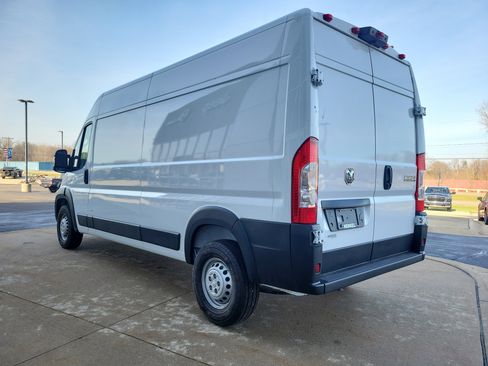 Used 2025 RAM ProMaster 2500 w/ Convenience Group image 3