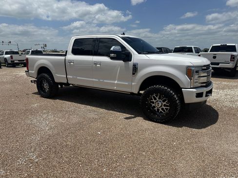 Used 2019 Ford F250 Platinum w/ Platinum Ultimate Package AWD/4WD image 4