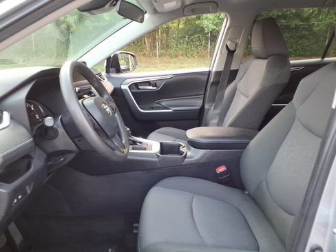 Used 2025 Toyota RAV4 XLE FWD image 12