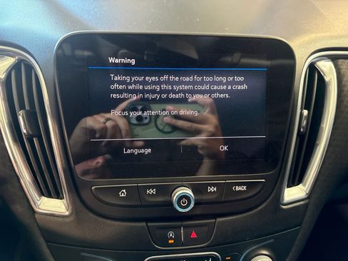 Used 2020 Chevrolet Malibu LT FWD image 28