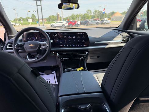 New 2025 Chevrolet Traverse LT w/ Driver Confidence Package image 15