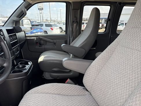 Used 2025 Chevrolet Express 3500 LS image 5