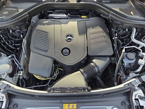 Certified 2025 Mercedes-Benz GLC 300 image 10