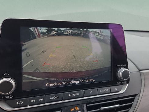Used 2025 Nissan Altima 2.5 SV FWD image 19