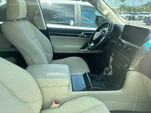 Used 2023 Lexus GX 460 Premium w/ Premium Package AWD/4WD image 6