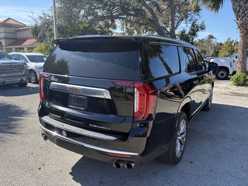 Used 2021 GMC Yukon XL Denali w/ Denali Premium Package image 6