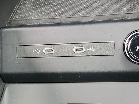 Used 2024 Audi Q4 e-tron Premium Plus image 29