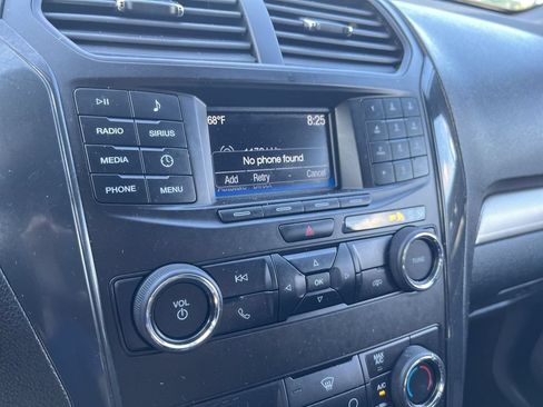 Used 2018 Ford Explorer XLT FWD image 16