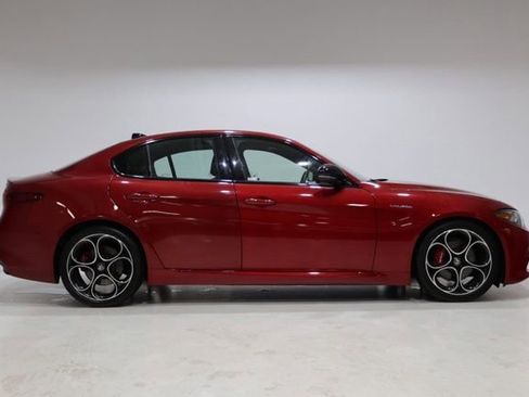 Used 2023 Alfa Romeo Giulia Veloce RWD image 8