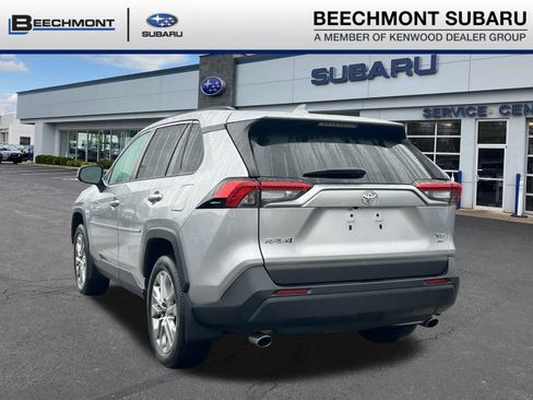 Used 2022 Toyota RAV4 XLE Premium image 5