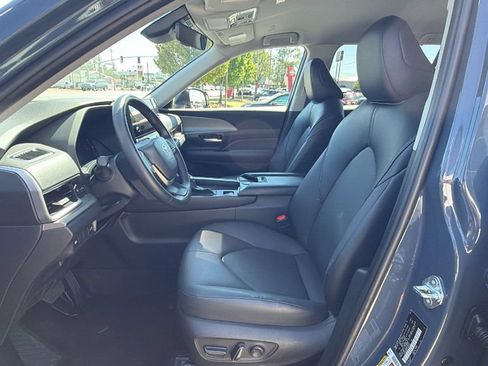 Used 2025 Toyota Grand Highlander FWD image 32