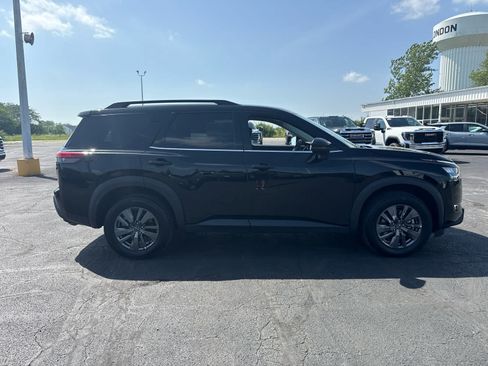 Used 2025 Nissan Pathfinder SV AWD/4WD image 6
