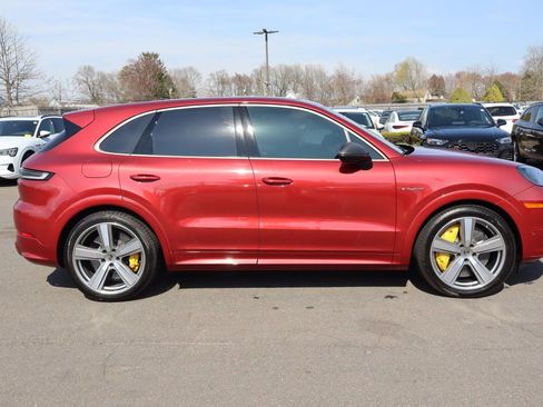 Used 2025 Porsche Cayenne Turbo image 4
