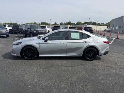 Used 2025 Toyota Camry LE w/ Convenience Package image 4