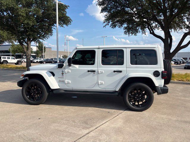 Used 2023 Jeep Wrangler Unlimited Sahara w/ Cold Weather Group AWD/4WD image 7