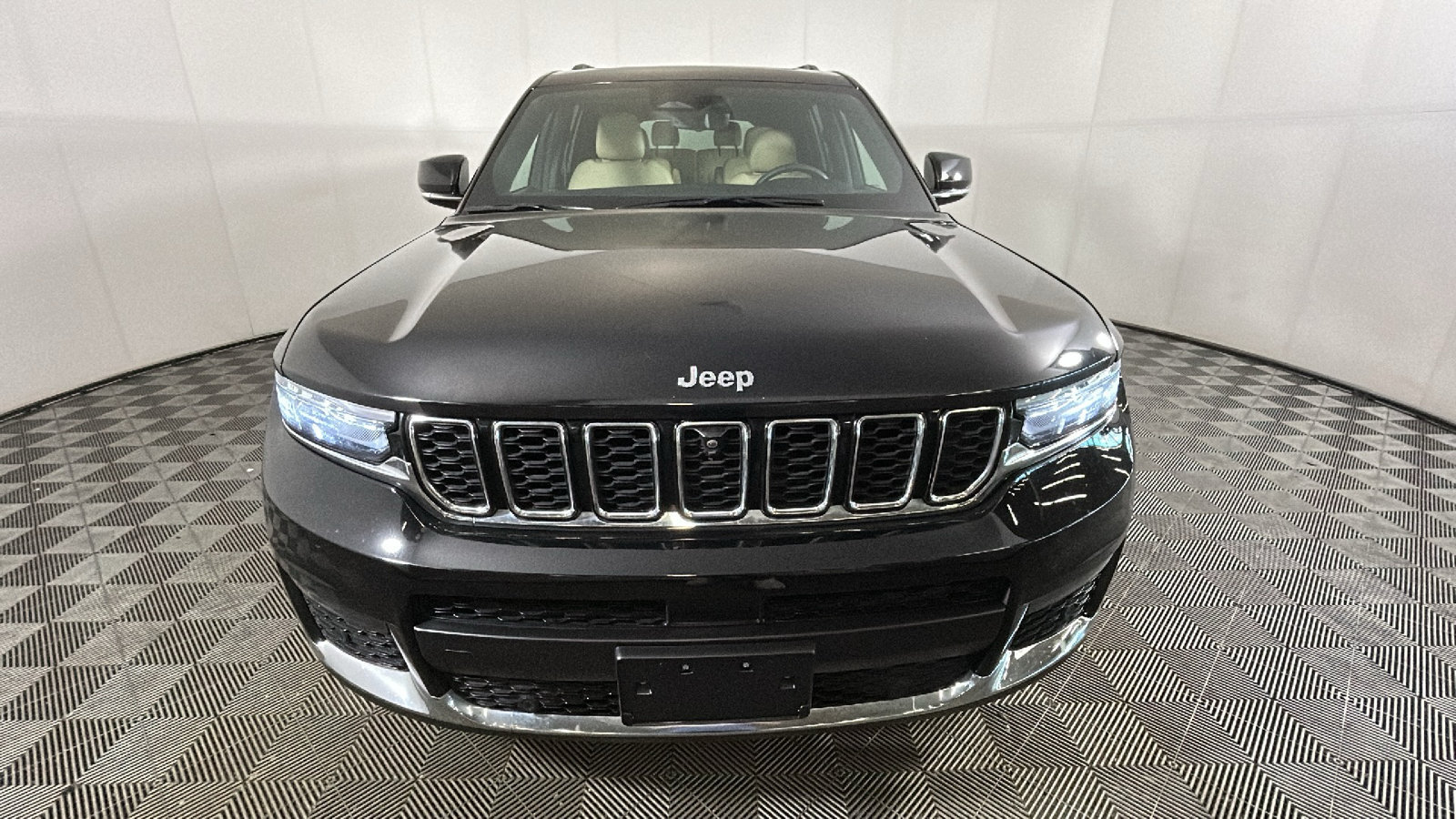 Used 2023 Jeep Grand Cherokee L Limited w/ Luxury Tech Group II AWD/4WD image 9