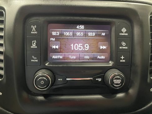 Used 2017 Jeep Compass Latitude FWD image 33