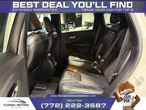 Used 2019 Jeep Cherokee Latitude Plus FWD image 24