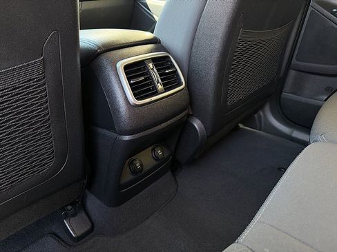 Used 2018 Kia Sorento LX image 19