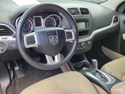 Used 2017 Dodge Journey SE w/ Comfort/Convenience Group AWD/4WD image 2