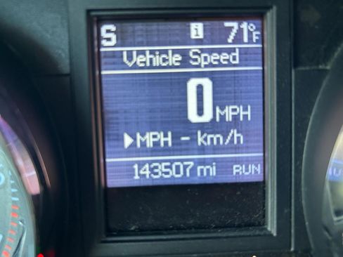 Used 2013 Chrysler Town & Country Touring-L w/ Driver Convenience Group image 21