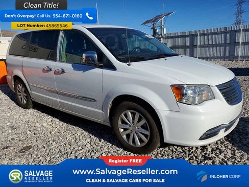 Used 2015 Chrysler Town & Country Limited Platinum image 5