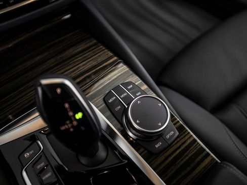 Used 2023 BMW 530e w/ Executive Package image 29