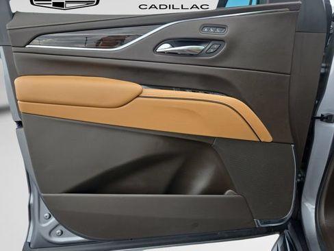 Certified 2022 Cadillac Escalade ESV Sport AWD/4WD image 15