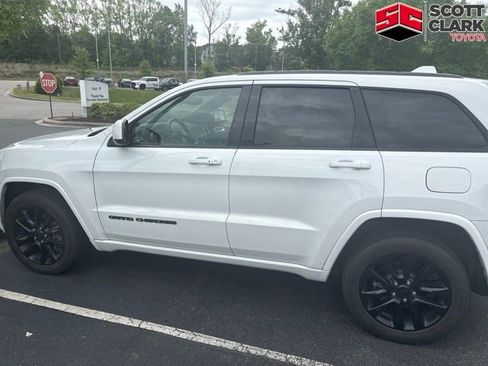 Used 2020 Jeep Grand Cherokee Altitude AWD/4WD image 1