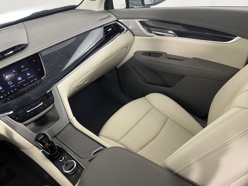 Used 2023 Cadillac XT6 Premium Luxury w/ Technology Package image 11