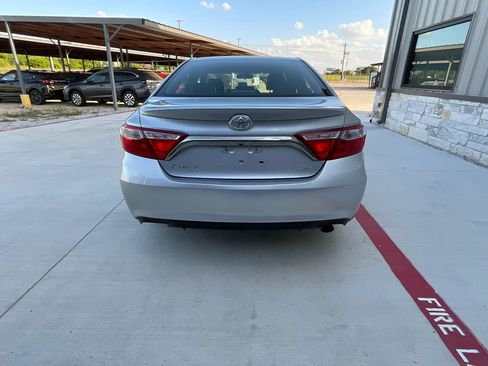 Used 2017 Toyota Camry SE FWD image 12