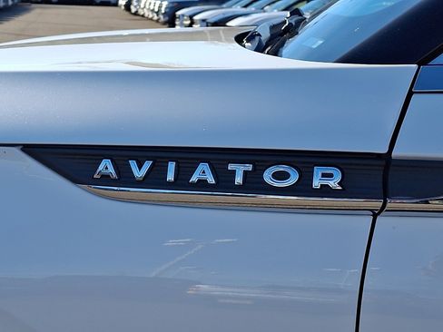 Used 2023 Lincoln Aviator Reserve w/ Equipment Group 201A image 31
