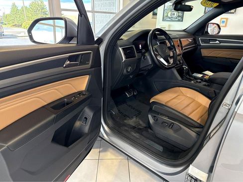 Used 2020 Volkswagen Atlas Cross Sport SEL Premium R-Line AWD/4WD image 17
