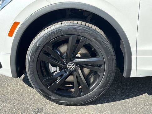 Certified 2023 Volkswagen Tiguan SE R-Line image 13