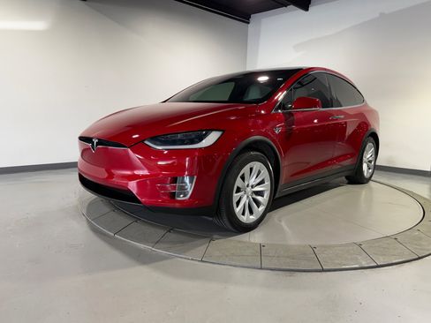 Used 2018 Tesla Model X 75D AWD/4WD image 2