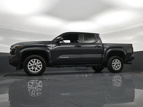 Used 2025 Toyota Tacoma SR5 RWD image 35
