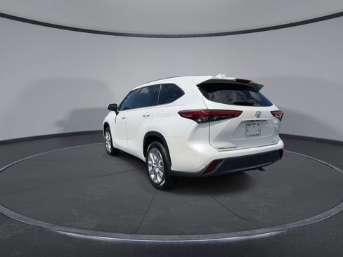 Used 2021 Toyota Highlander Limited FWD image 7