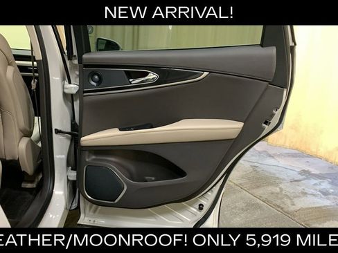 Used 2023 Lincoln Nautilus Reserve w/ Luxury Package AWD/4WD image 14