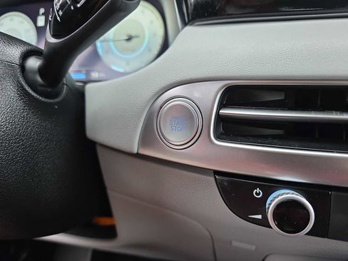 Certified 2024 Hyundai Palisade SEL image 18