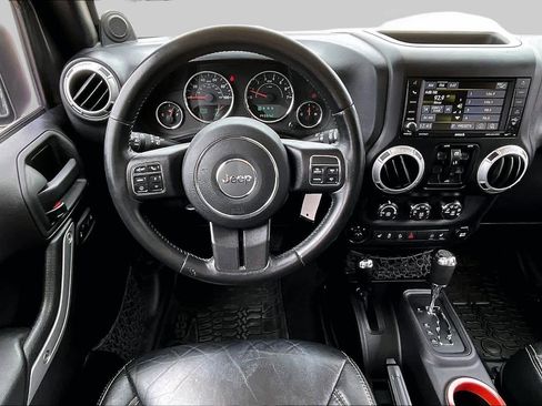 Used 2014 Jeep Wrangler Unlimited Sahara w/ Connectivity Group AWD/4WD image 6
