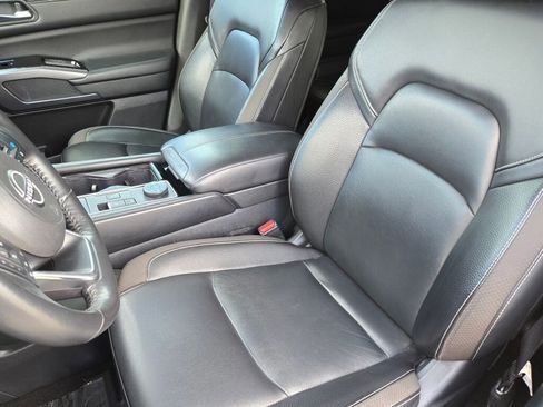 Used 2023 Nissan Pathfinder SL image 22