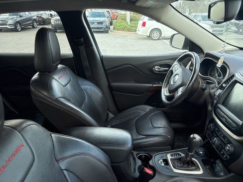 Used 2015 Jeep Cherokee Trailhawk w/ Comfort/Convenience Group image 6