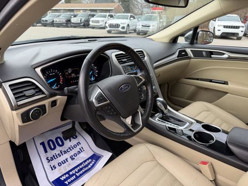 Used 2014 Ford Fusion SE w/ Equipment Group 202A image 12