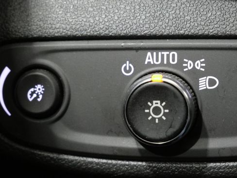 Used 2025 Chevrolet TrailBlazer LT FWD image 13