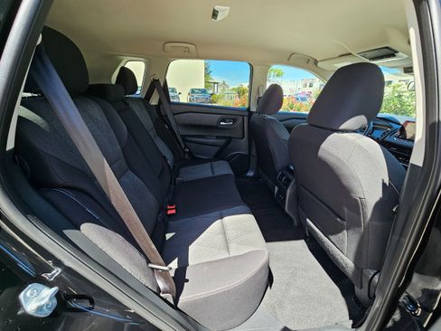 Used 2025 Nissan Rogue SV image 29