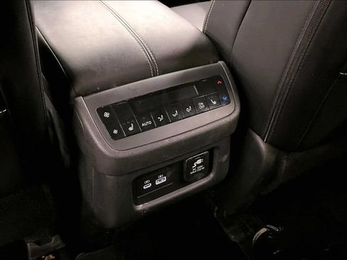 Used 2024 Nissan Pathfinder Platinum AWD/4WD image 34