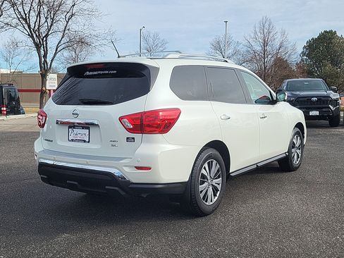Used 2018 Nissan Pathfinder SL image 2